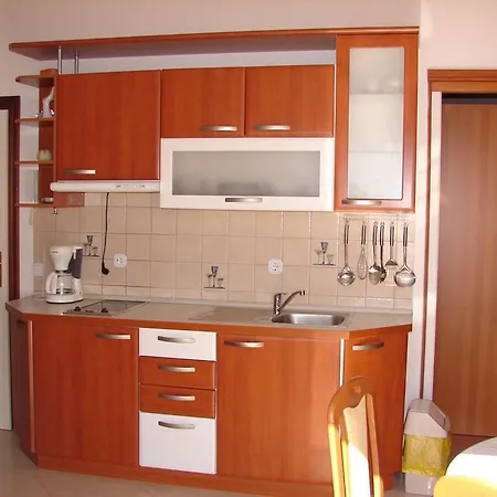 Apartman 32 *